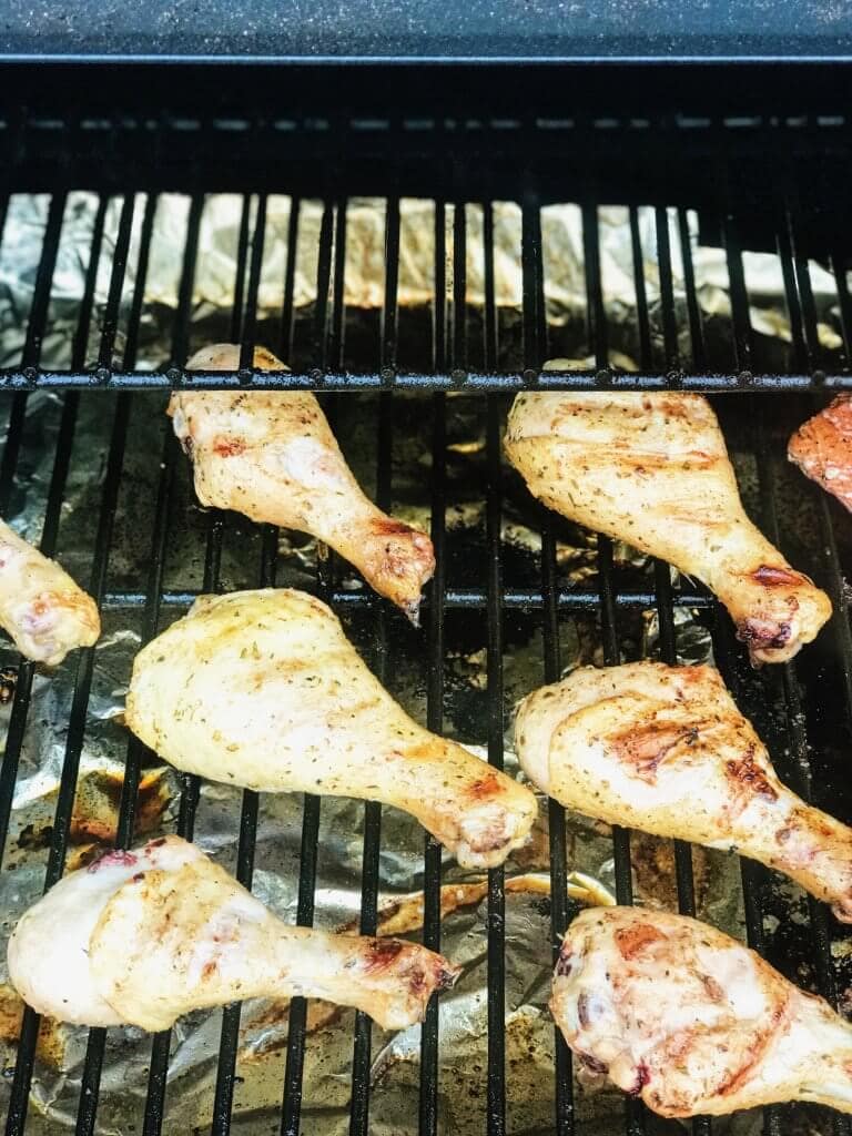 chicken drumsticks on the grill