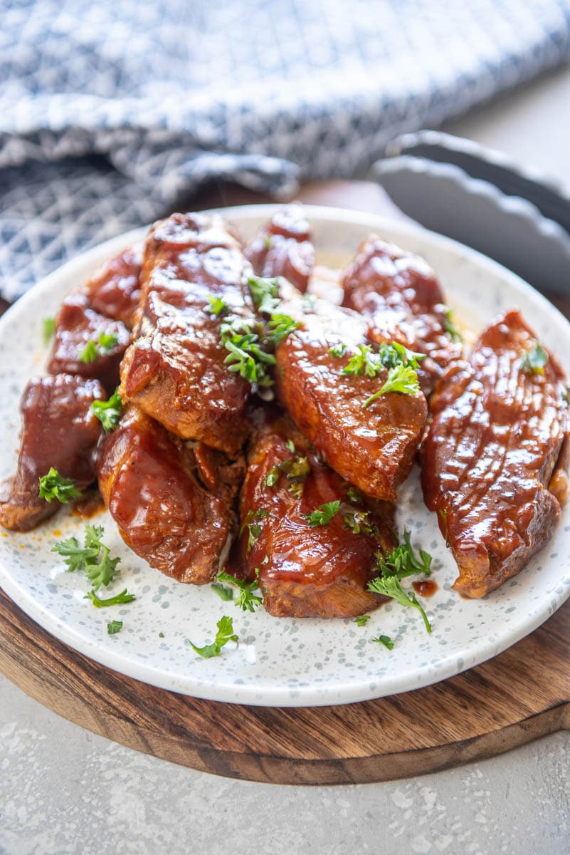 barbecue ribs on a white plate