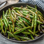 air fryer green beans in a bowl