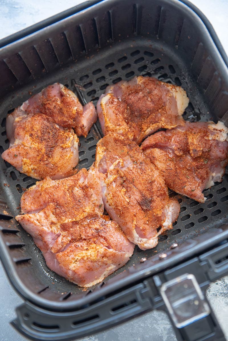 raw seasoned chicken thighs in air fryer 