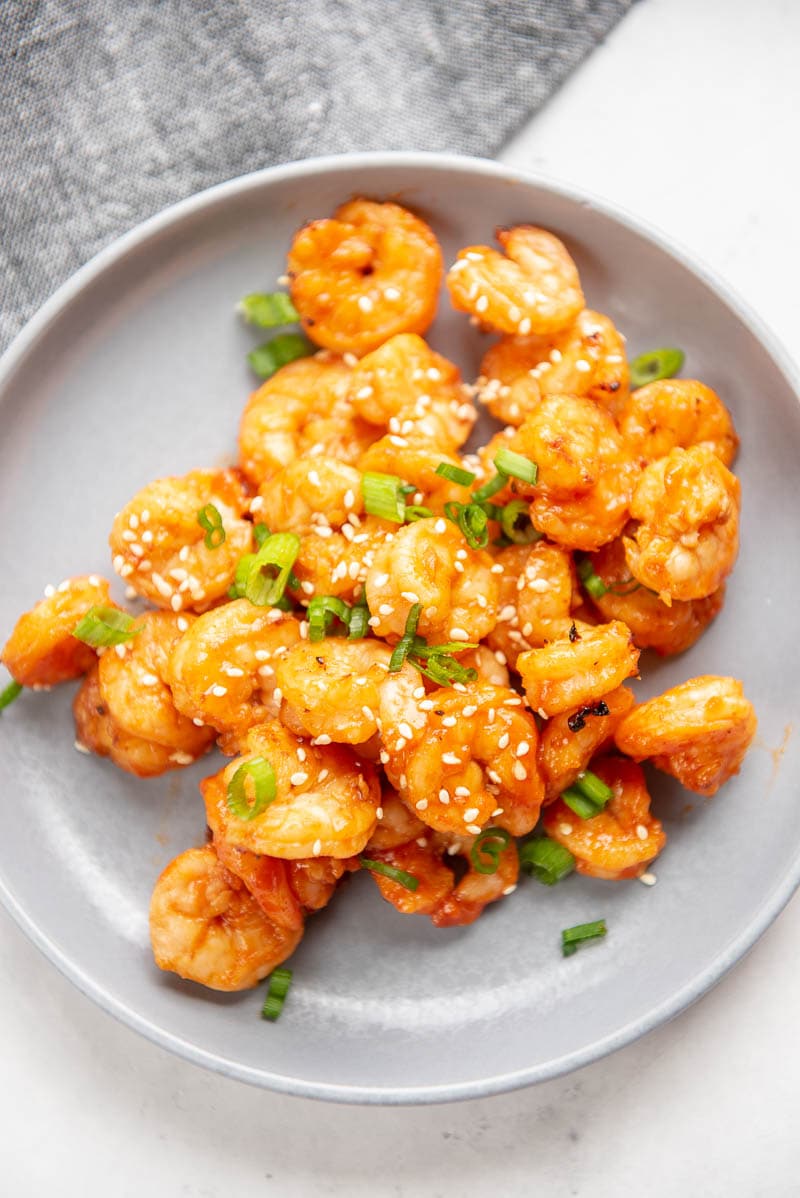 close up of sriracha shrimp on a plate