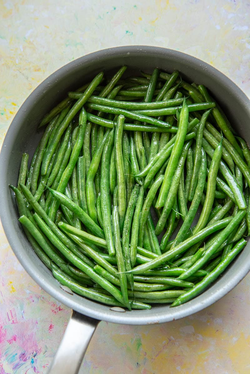 green beans in a non stick skillet